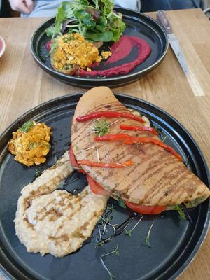  at Zina's Eatery in Vienna