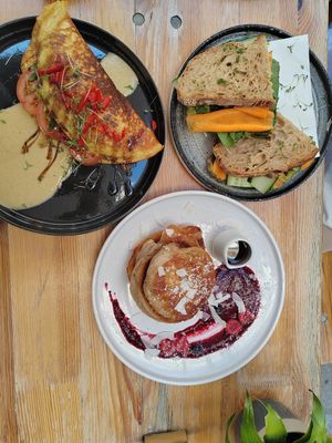  at Zina's Eatery in Vienna