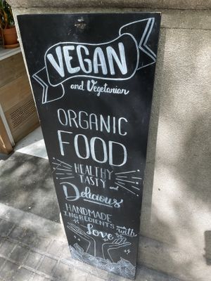 Vegan announcement  at Lilo Cafe in Barcelona