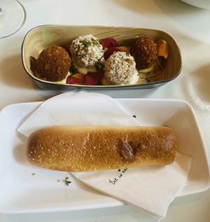 Worstenbroodje, jackfruit en thaisecurry bitterballen   at Eetbar DIT in Den Bosch