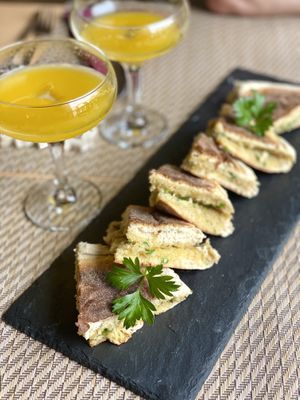 Bolo do caco with vegan garlic butter. Poncho on the side :) at Gavino Restaurante Bar in Funchal