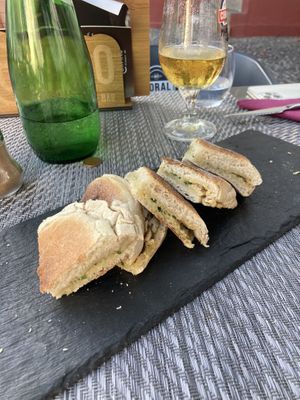 bolo do caco with vegan garlic butter at Gavino Restaurante Bar in Funchal