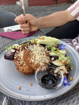 veggie burger with vegan cheese at Gavino Restaurante Bar in Funchal