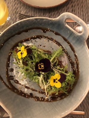 Sweet potatoe bruschetta with salad and dried tomatoe #Veganuary at Gavino Restaurante Bar in Funchal