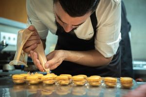 Os nossos pratos chegam até si com muita dedicação e empenho, são servidos ?

#gavino #gavinorestaurantebar #gavinorestaurante #restaurante #restaurantguru2019 #restaurantgur at Gavino Restaurante Bar in Funchal