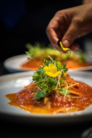 O nosso Ravioli Vegan é uma tentação…Recheado com queijo creme e espinafres biológicos de produção própria é de deixar água na boca. 

#ravioli #raviolivegan #vegan #v at Gavino Restaurante Bar in Funchal