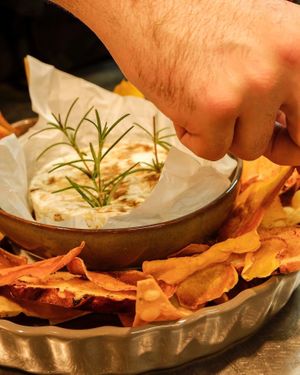 Petiscar & Partilhar, opção perfeita para o fim de semana! #gavinorestaurantebar #gavinorestaurante #brie #fucnhalrestaurants #funchaloldtown at Gavino Restaurante Bar in Funchal