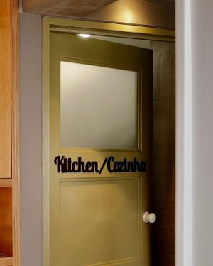 É por trás desta porta que a magia acontece. Estamos à sua espera para o jantar. 🥰 #gavinorestaurantebar #gavinorestaurante #funchaloldtown #madeiraisland #ilhadamadeira #gas at Gavino Restaurante Bar in Funchal