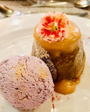 Um foco nesta deliciosa sobremesa que vai finalizar o jantar de hoje! 💛#gavinorestaurantebar #gavinorestaurante #funchaloldtown #funchalrestaurants #ilhadamadeira #funchalmadeir at Gavino Restaurante Bar in Funchal