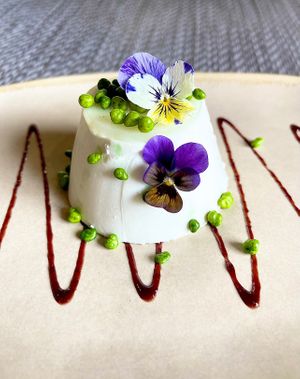 Um foco nesta deliciosa sobremesa que vai finalizar o jantar de hoje! 💛#gavinorestaurantebar #gavinorestaurante #funchaloldtown #funchalrestaurants #ilhadamadeira #funchalmadeir at Gavino Restaurante Bar in Funchal