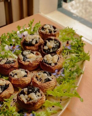 A melhor sugestão para começar um jantar? Cá está!

Mini cogumelos recheados made by you. 😋

#gavinorestaurantebar #gavinorestaurante #gavino #funchaloldtown #ilhadamade at Gavino Restaurante Bar in Funchal