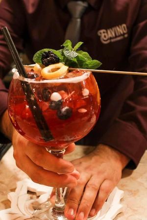 Antes do jantar, um cocktail com as combinações perfeitas Made By You! 🥰💛
#gavinorestaurantebar #gavinorestaurante #cocktails #madeiraisland #funchalrestaurants #funchalol at Gavino Restaurante Bar in Funchal