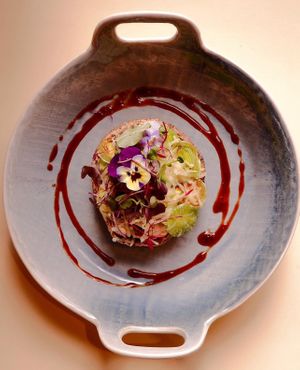 Cogumelo recheado com alho francês e queijo vegan. Opção perfeita para começar o jantar! 😋 #gavinorestaurantebar #gavinorestaurante #funchaloldtown #zonavelha #funchalvegan  at Gavino Restaurante Bar in Funchal