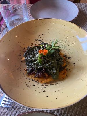 Süßkartoffel"bruscetta" mit getrockneten Tomaten und Spinat at Gavino Restaurante Bar in Funchal