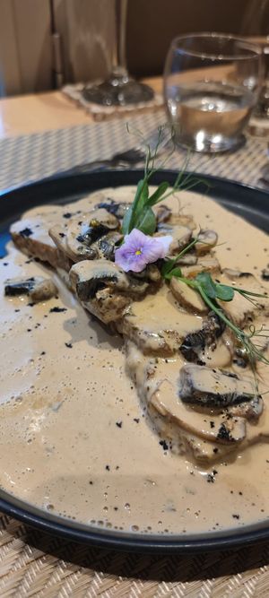 Seitan Braten mit Pilzrahmsauce at Gavino Restaurante Bar in Funchal