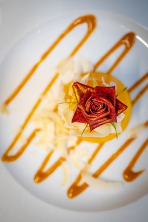 Um foco nesta deliciosa sobremesa que vai finalizar o jantar de hoje! 💛#gavinorestaurantebar #gavinorestaurante #funchaloldtown #funchalrestaurants #ilhadamadeira #funchalmadeir at Gavino Restaurante Bar in Funchal