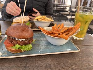 Walnut burger with fries and mango mint juice  at Hans im Glück in Trier