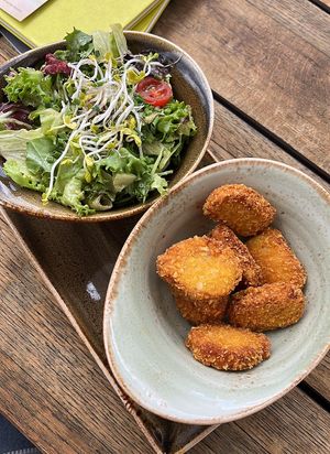 Small salad and vegan nuggets  at Hans im Glück in Trier