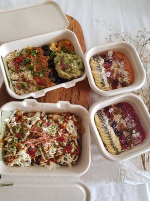 Smoothie bowl and Vegan meal at The Breakfast Club in East Singapore