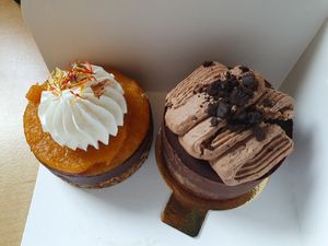 Oreo cake and tropical fruit cake at Taart in Utrecht