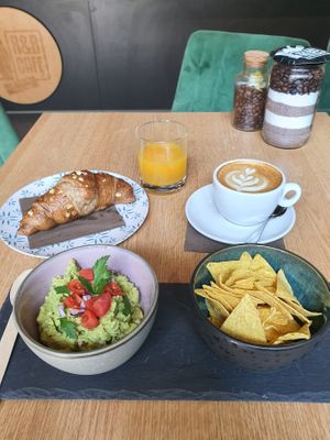 Guacamole bowl and wholewheat vegan croissant at R&B in Ljubljana
