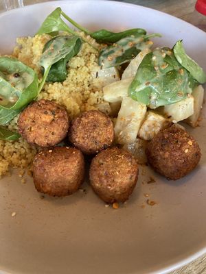 Felafel platter at L'Echo in Lausanne