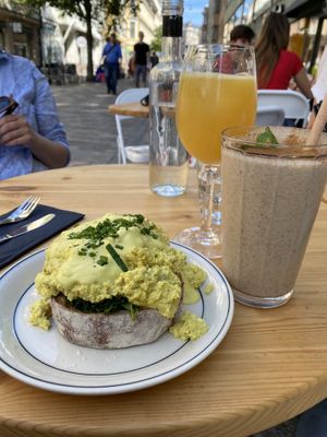 Benedict, smoothie and mimosa at Anima in Helsinki
