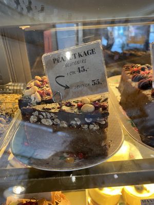 Vegansk kage  at Penny Lane Cafe in Aalborg