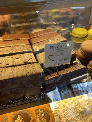 Vegansk kage at Penny Lane Cafe in Aalborg