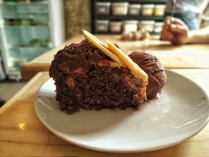 🍌Torta de chocobanano 🍌 explosión de chocolate 🍫 at Herbívoro- Chapinero in Bogota