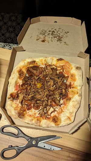 Pizza with onions and tomatoes at Herbívoro- Chapinero in Bogota