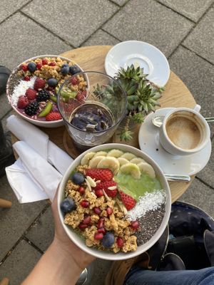 Green bowl and açaí bowl with soy cap at Lil Green Kitchen  in Starnberg
