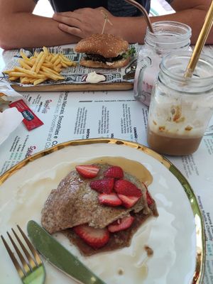 Oatmeal pancakes at Café Fino in Carvoeiro