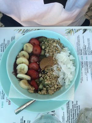 Açai bowl at Café Fino in Carvoeiro