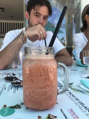Apple rush at Café Fino in Carvoeiro