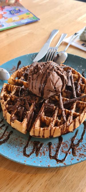 The most amazing vegan waffle 🧇 at Daisy's  in Torquay