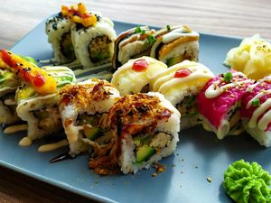 Beetroot rice, avocado and crispy onion at Very Very Veggie Vegan Sushi in Hamburg