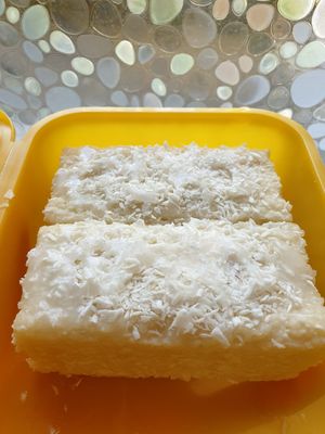 Coconut Slices with syrup (to go) at Tapiocaria in Berlin