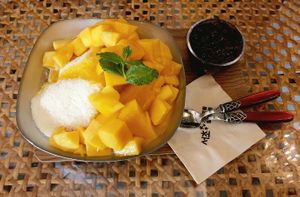 Mango Bingsu at Cafe Turtle 카페 거북이 in Seoul