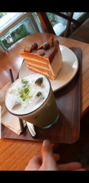 Carmel salt cate WOW. VERY decadent. Iced green tea latte. (This is a sketchy photo cuz it was screenshot from a boomerang lol sorry) at Cafe Turtle 카페 거북이 in Seoul