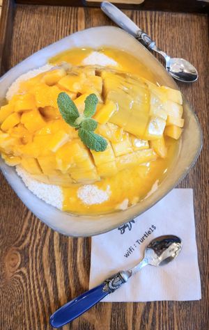 Mango Bingsu at Cafe Turtle 카페 거북이 in Seoul