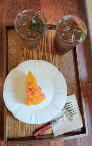 Orange Grapefruit Cheesecake & iced tea drinks at Cafe Turtle 카페 거북이 in Seoul