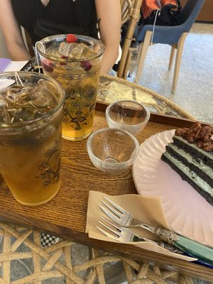 Mugwort cake, peach and mint ice tea   at Cafe Turtle 카페 거북이 in Seoul