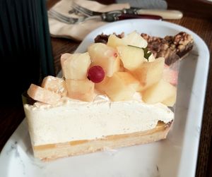 Peach tarte at Cafe Turtle 카페 거북이 in Seoul