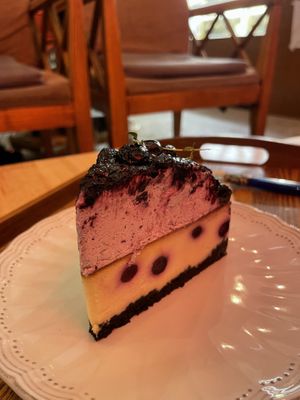 Blueberry cheesecake   at Cafe Turtle 카페 거북이 in Seoul