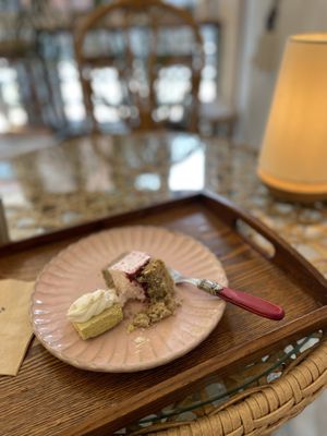 Raspberry pistachio   at Cafe Turtle 카페 거북이 in Seoul