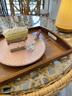 Raspberry pistachio   at Cafe Turtle 카페 거북이 in Seoul