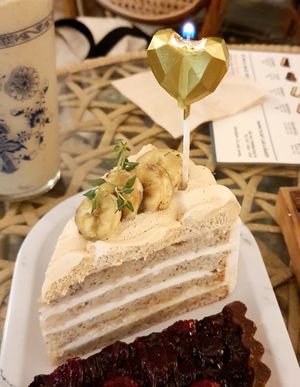 Banana shortcake at Cafe Turtle 카페 거북이 in Seoul