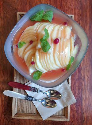 Peach Bingsu at Cafe Turtle 카페 거북이 in Seoul