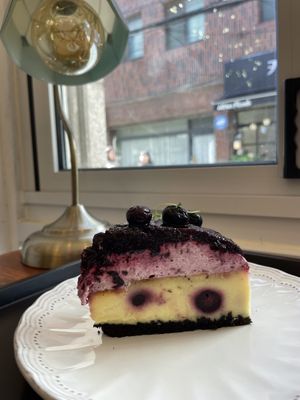 Blueberry  cake   at Cafe Turtle 카페 거북이 in Seoul